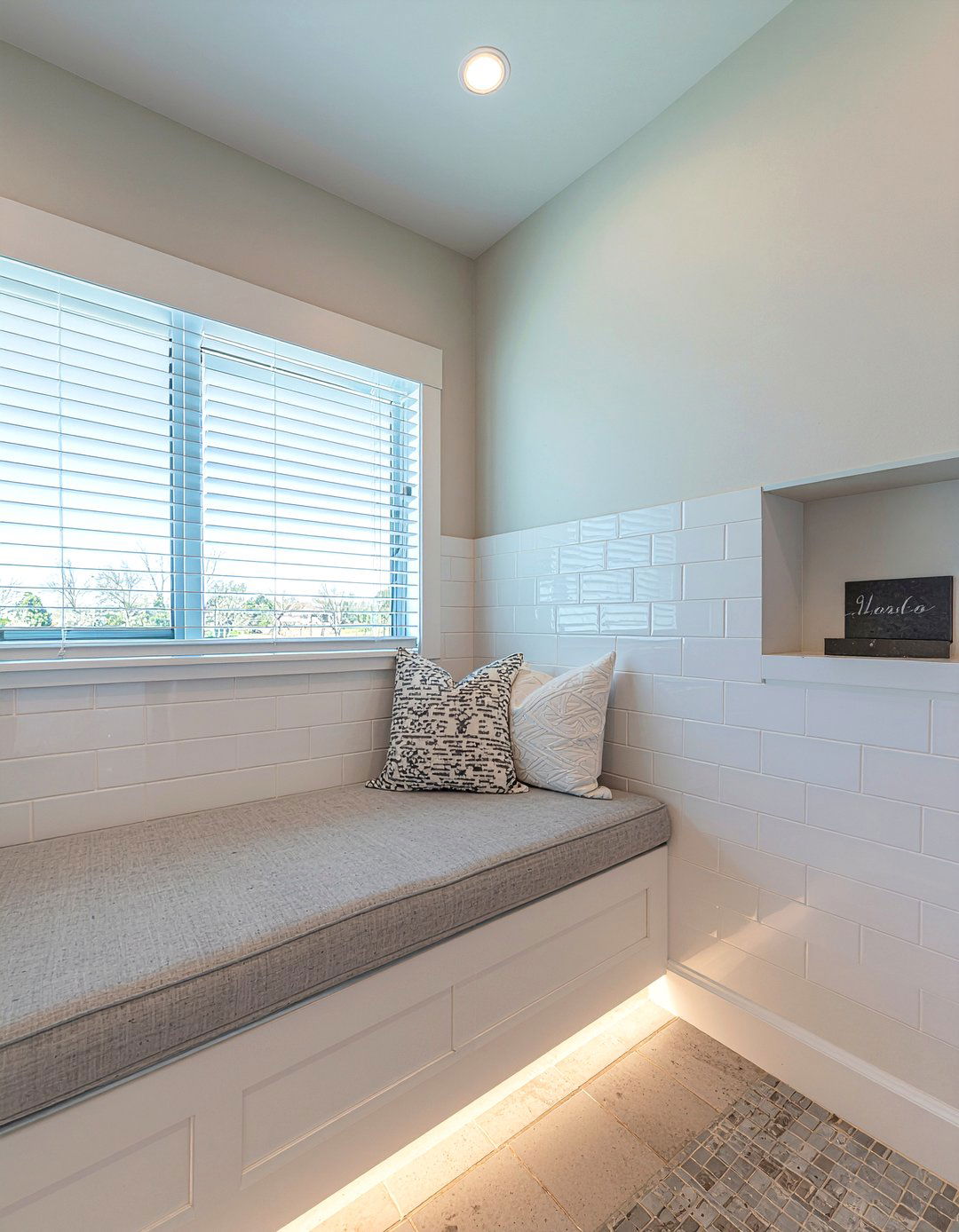 Shower bench seating - 30 bathroom bench seating ideas