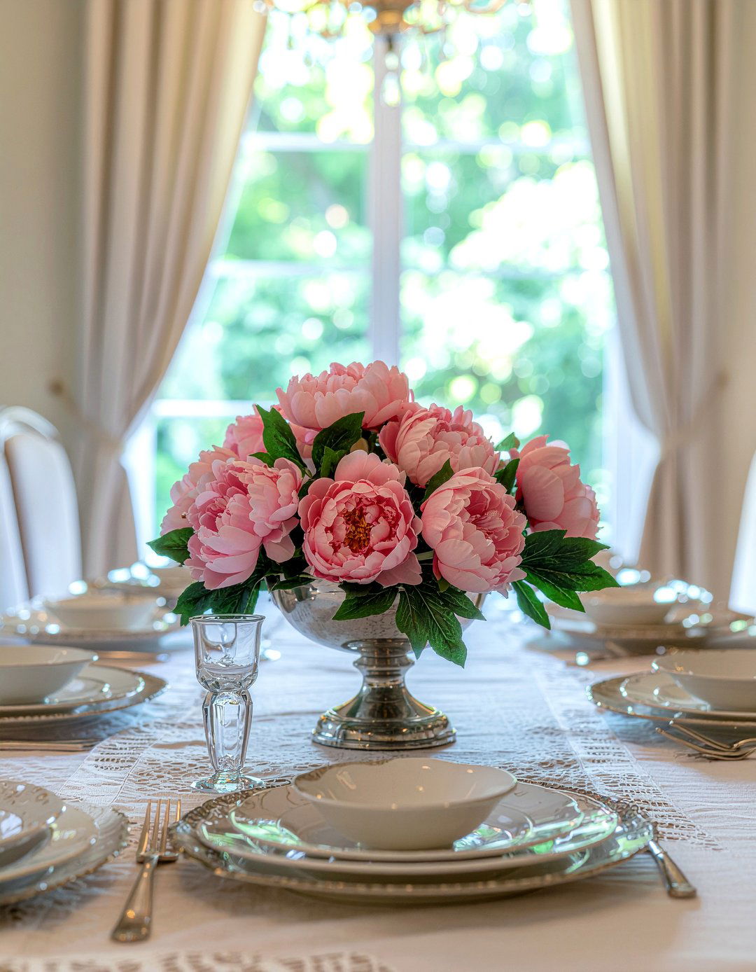 Silk Flower Centerpiece - 30 low centerpiece dining ideas