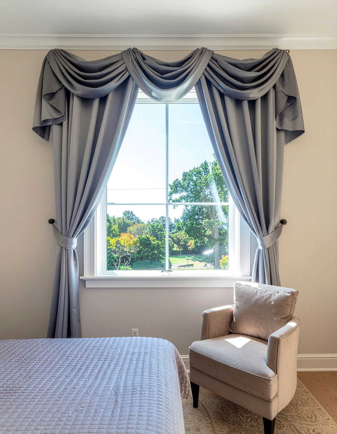 Silk Valance - 30 silk bedroom ideas