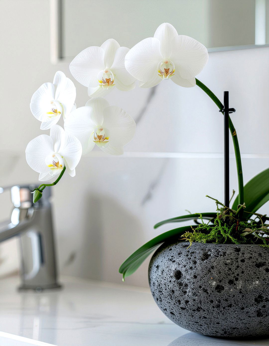 Silk orchid bathroom decor - 30 faux flower ideas