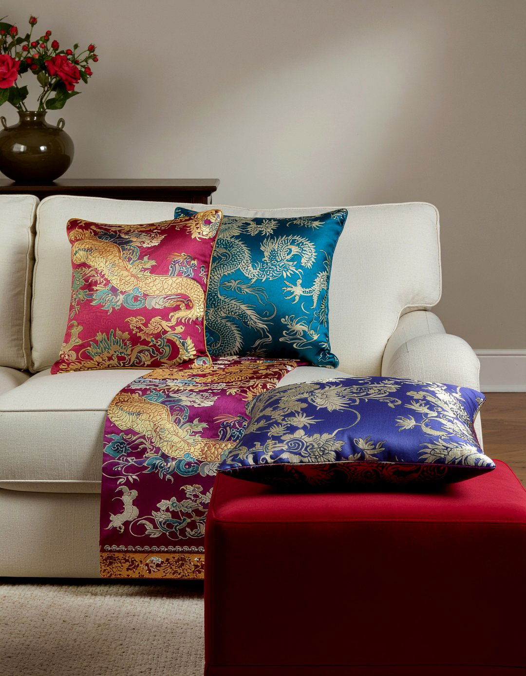 Silk throw pillows - 30 Chinese living room ideas