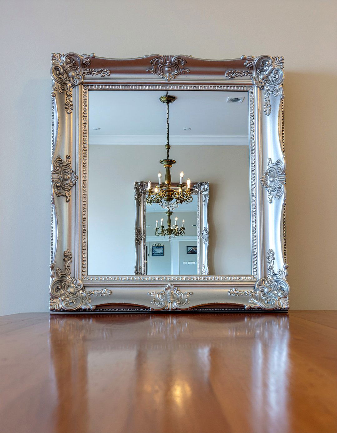 Silver leaf mirror - 30 mixed metal dining room ideas