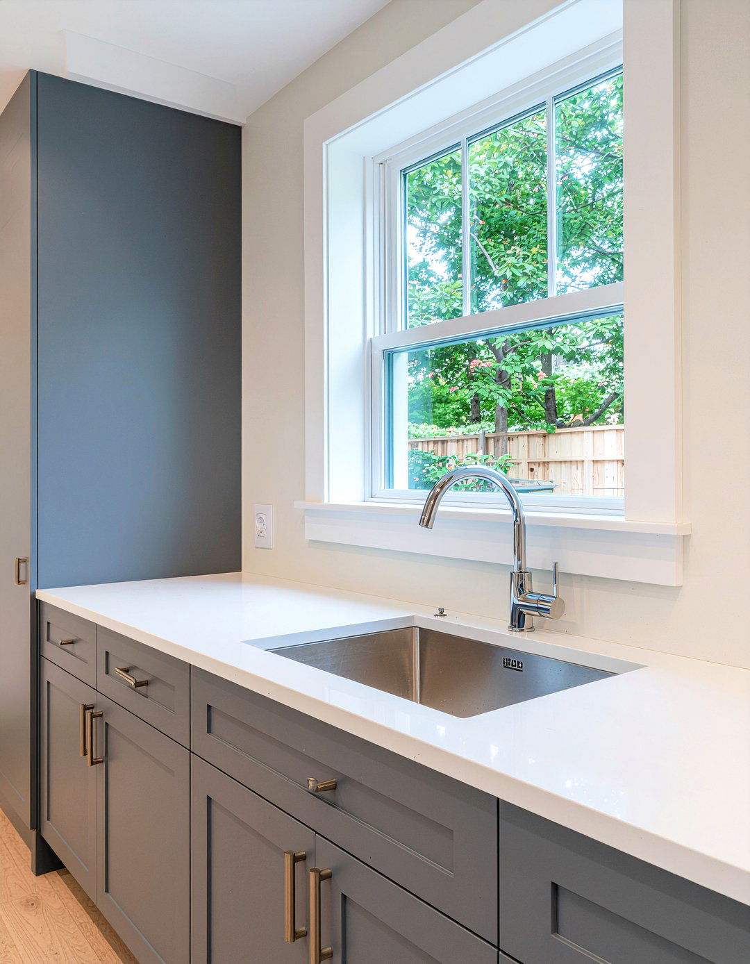 Single handle chrome kitchen faucet - 30 chrome kitchen faucet ideas