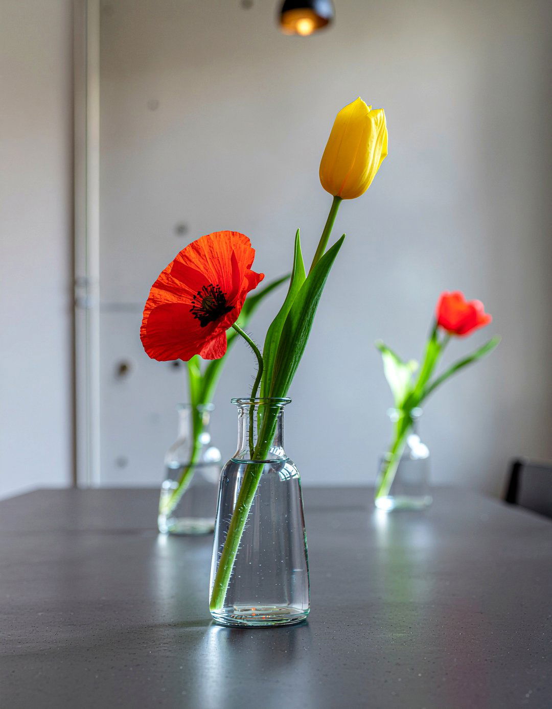 Single stem bud vase - 30 floral centerpiece dining ideas