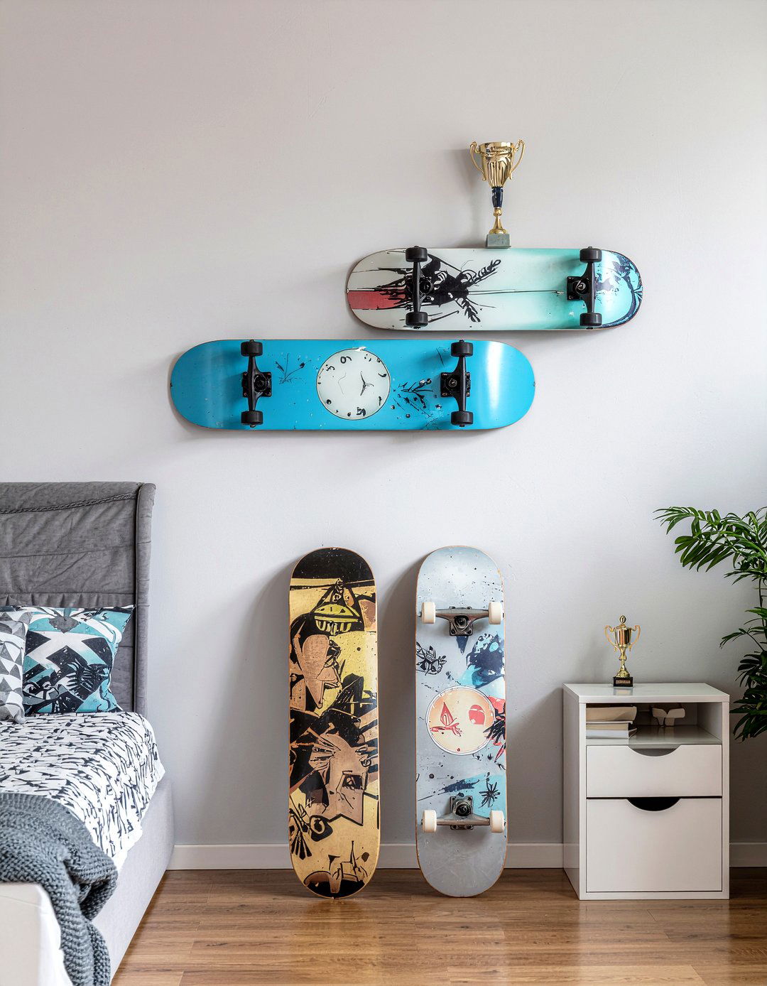 Skateboard Wall Shelf - 30 upcycled bedroom ideas