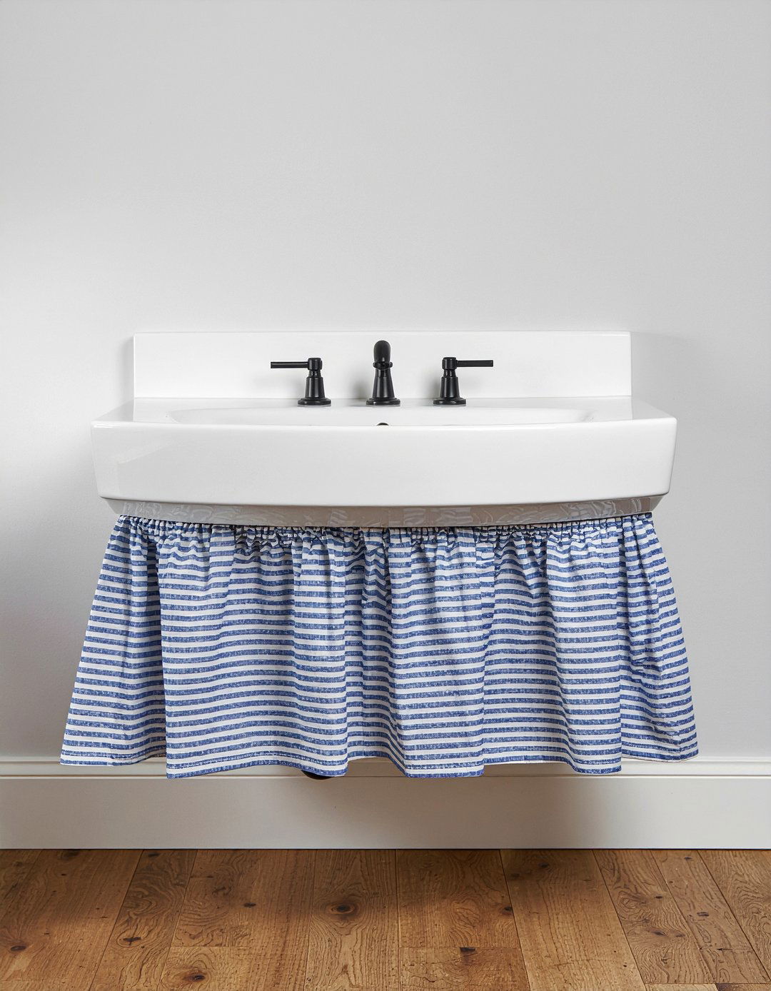 Skirted Sink - 30 bathroom period style ideas