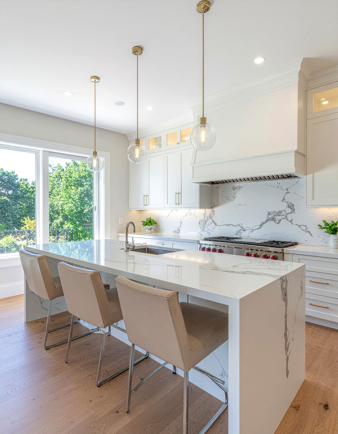 Slab backsplash - 30 kitchen feature ideas