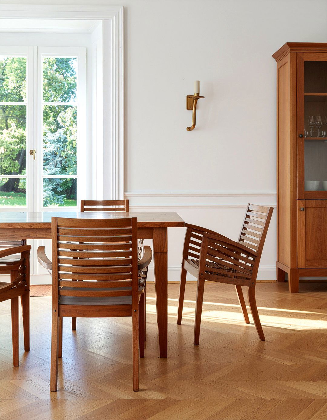 Slat Back Chairs - 30 dining room seating ideas