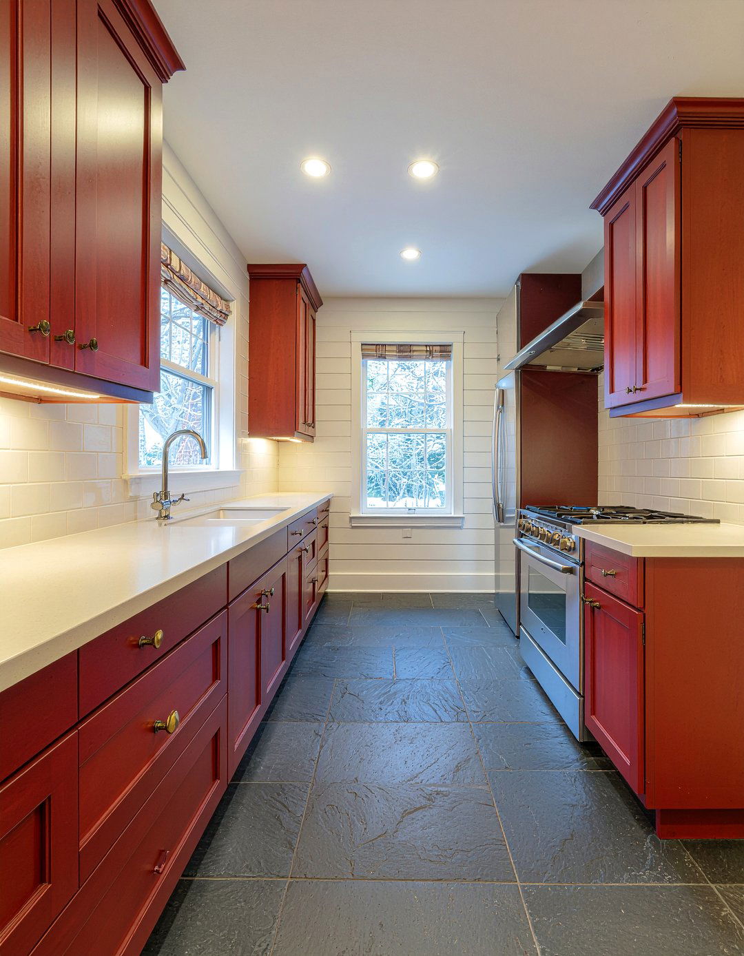 Slate and cherry wood kitchen - 30 mixed material kitchen ideas