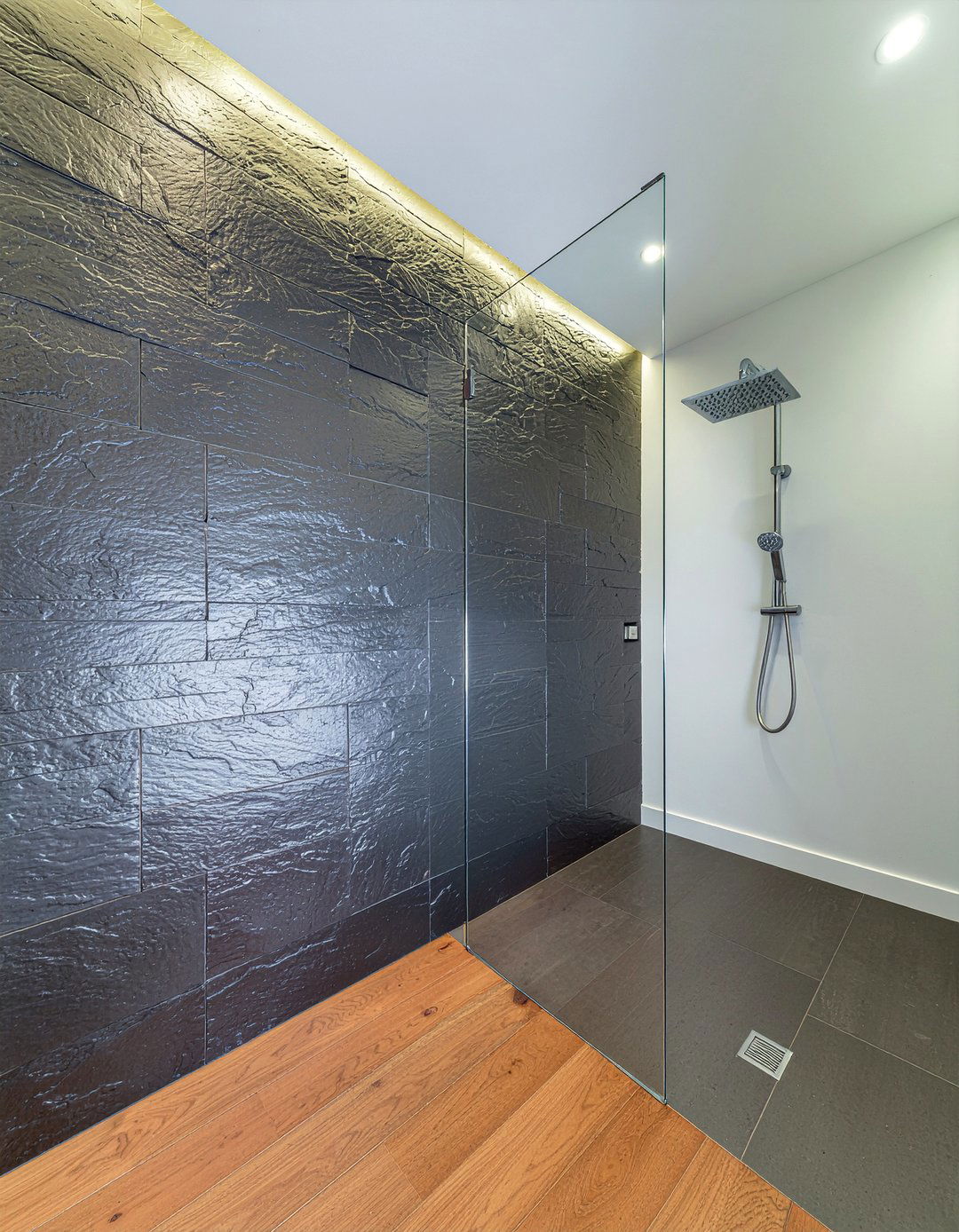 Slate stone bathroom wall - 30 bathroom textured wall ideas