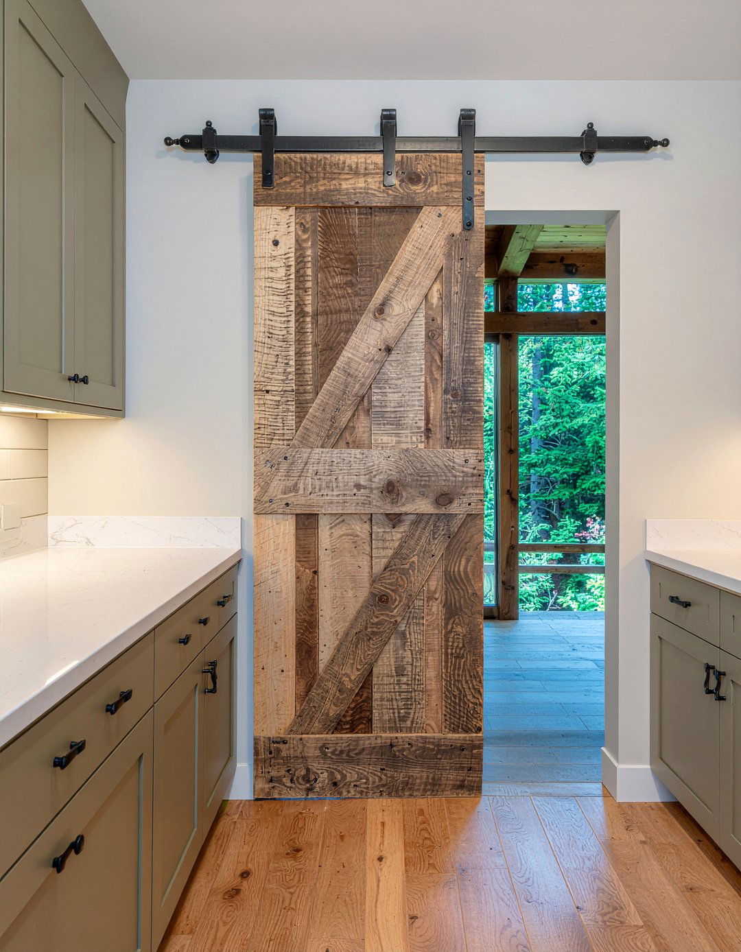 Sliding Barn Door - 30 chalet kitchen ideas