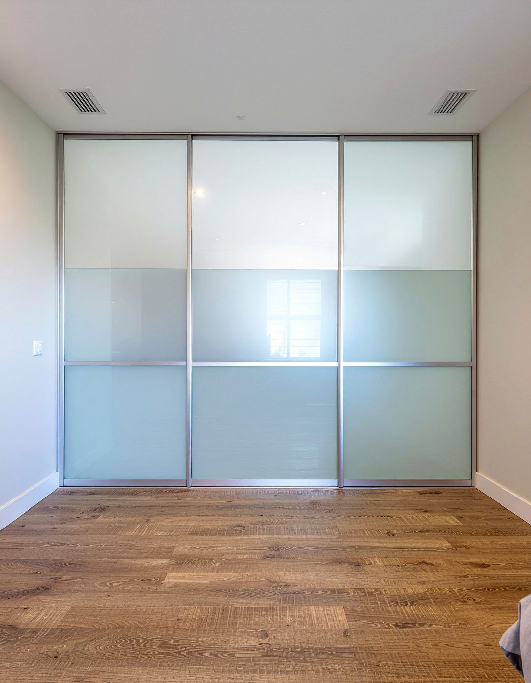 Sliding Closet Doors - 30 bedroom closet ideas