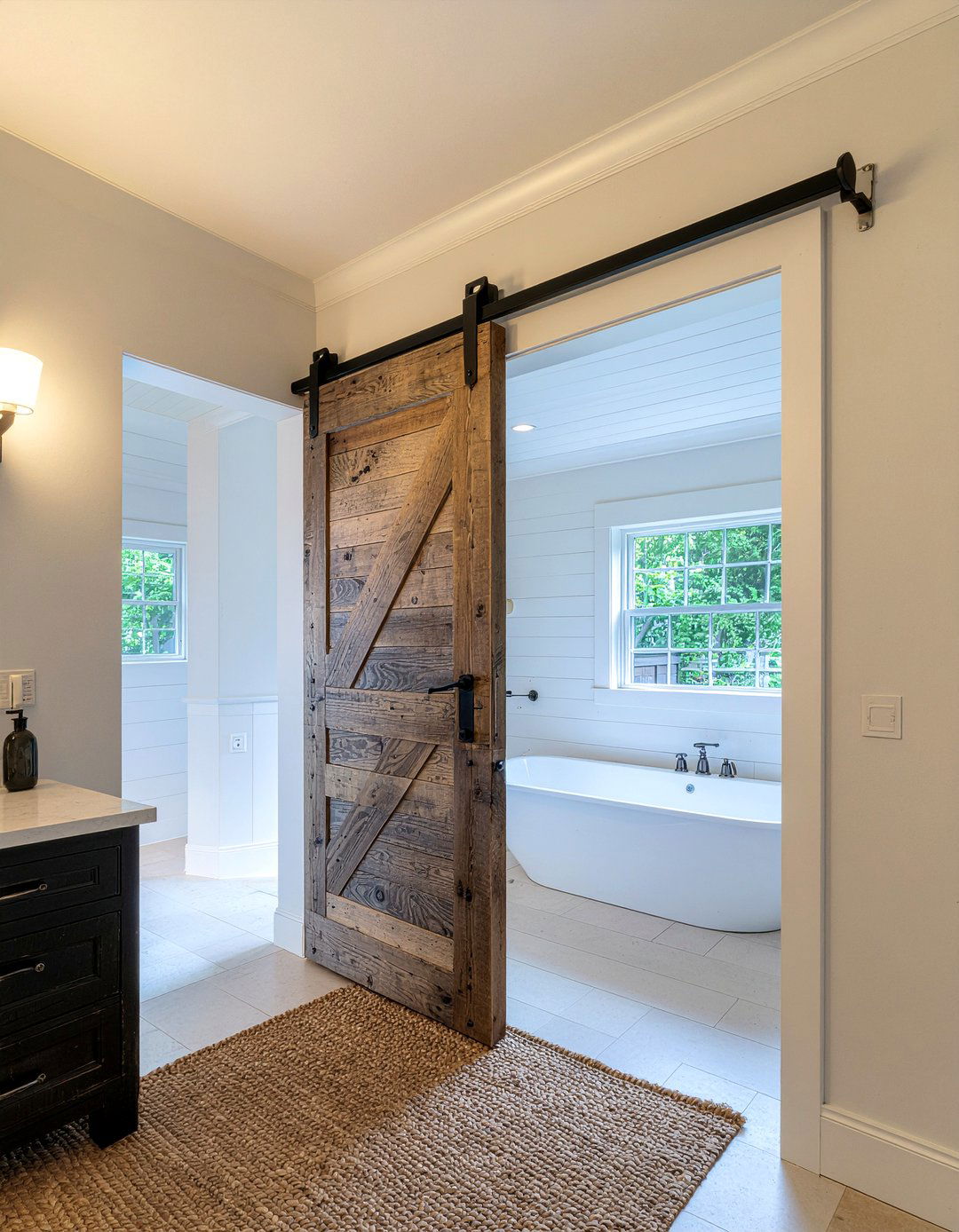 Sliding barn door bathroom - 30 lake house bathroom ideas