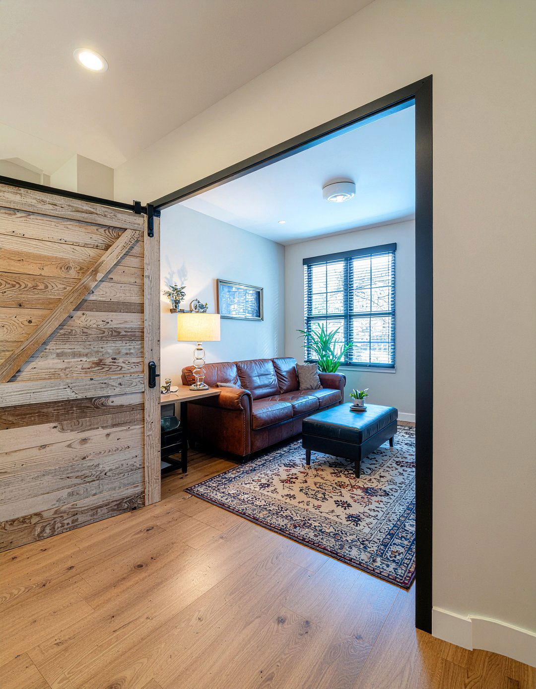 Sliding doors - 30 small living room ideas