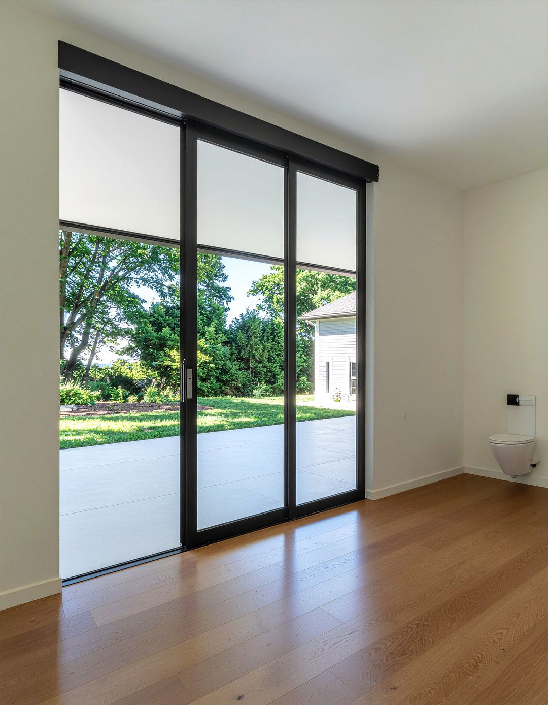30 Chic Frosted Glass Bathroom Ideas for Modern Privacy