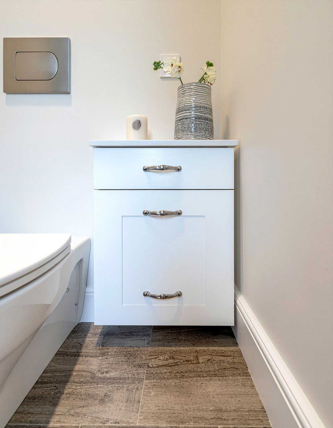 Slim bathroom cabinet - 30 small bathroom storage ideas