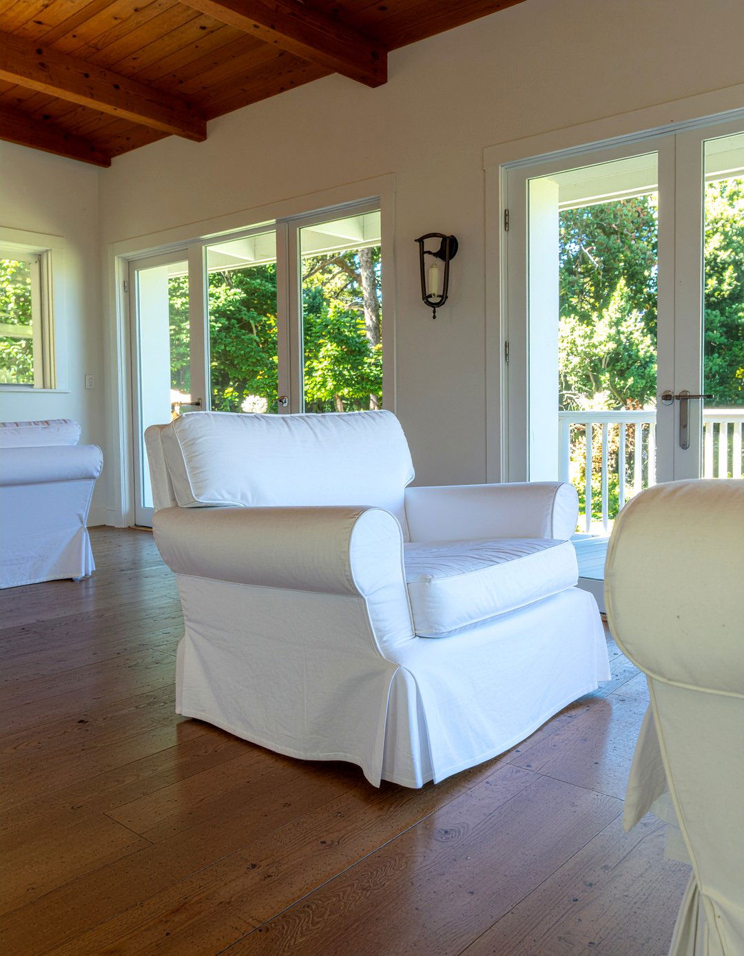 Slipcovered Captain Chairs - 30 captain dining chair ideas