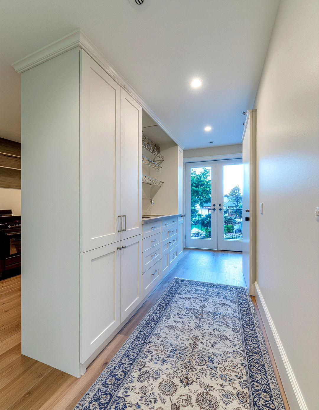 Small Butler Pantry - 30 kitchen butler's pantry ideas