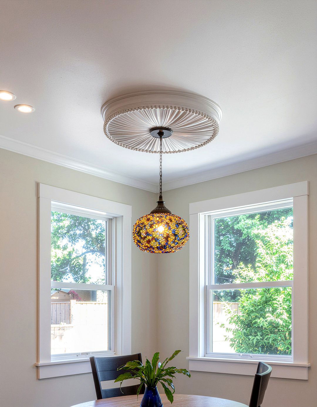 Small Ceiling Medallion For Pendant Light - 30 dining room ceiling medallion ideas