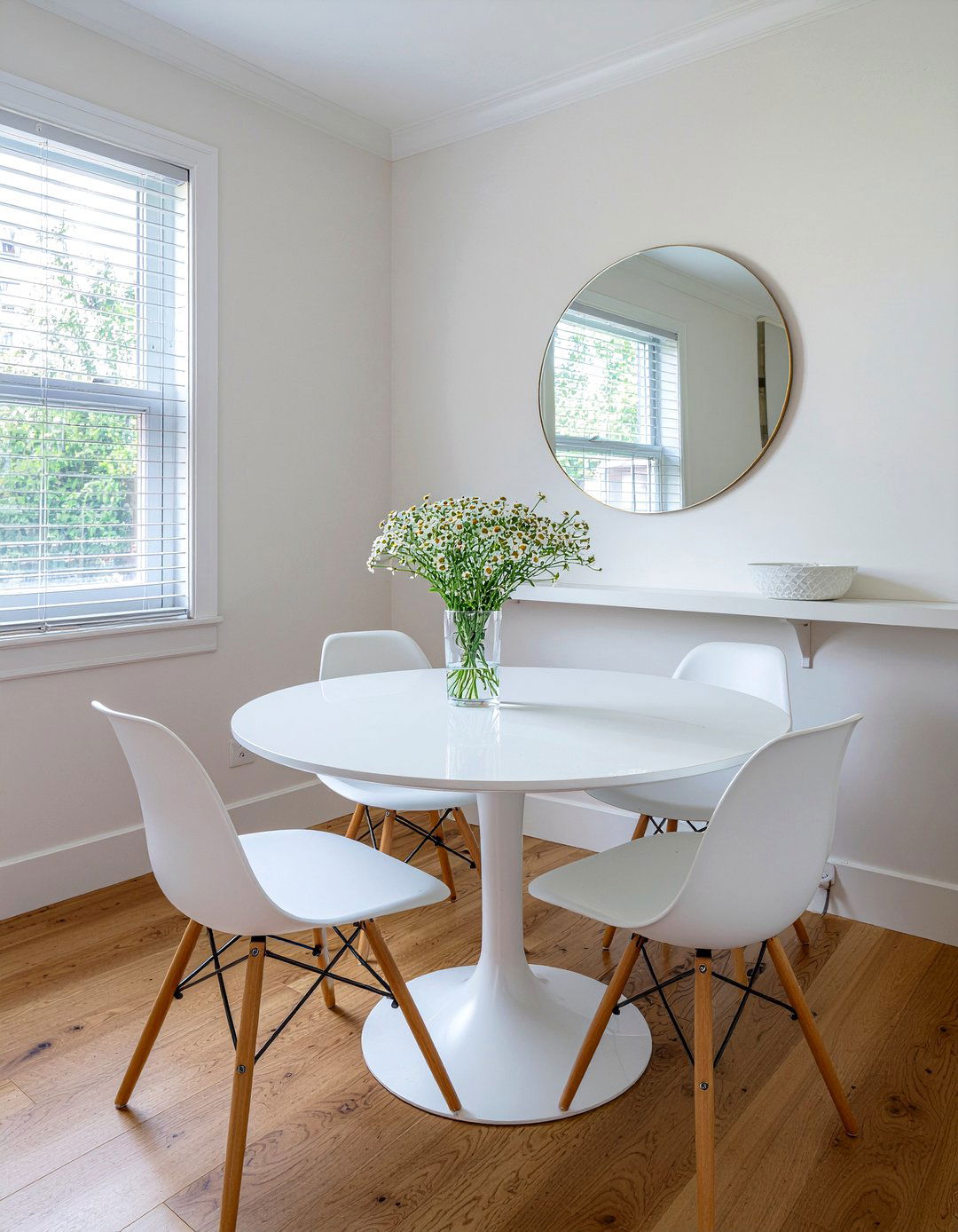 Small Dining Room - 30 light dining room ideas