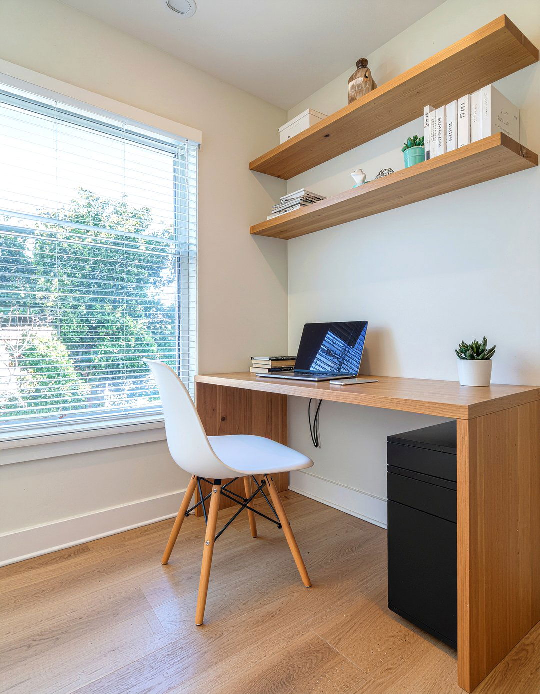 Small Home Office - 30 living room nook ideas