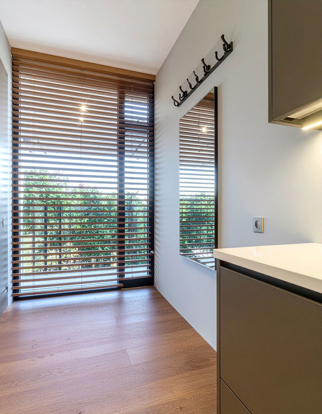 Small Kitchen Entryway - 30 kitchen drop zone ideas