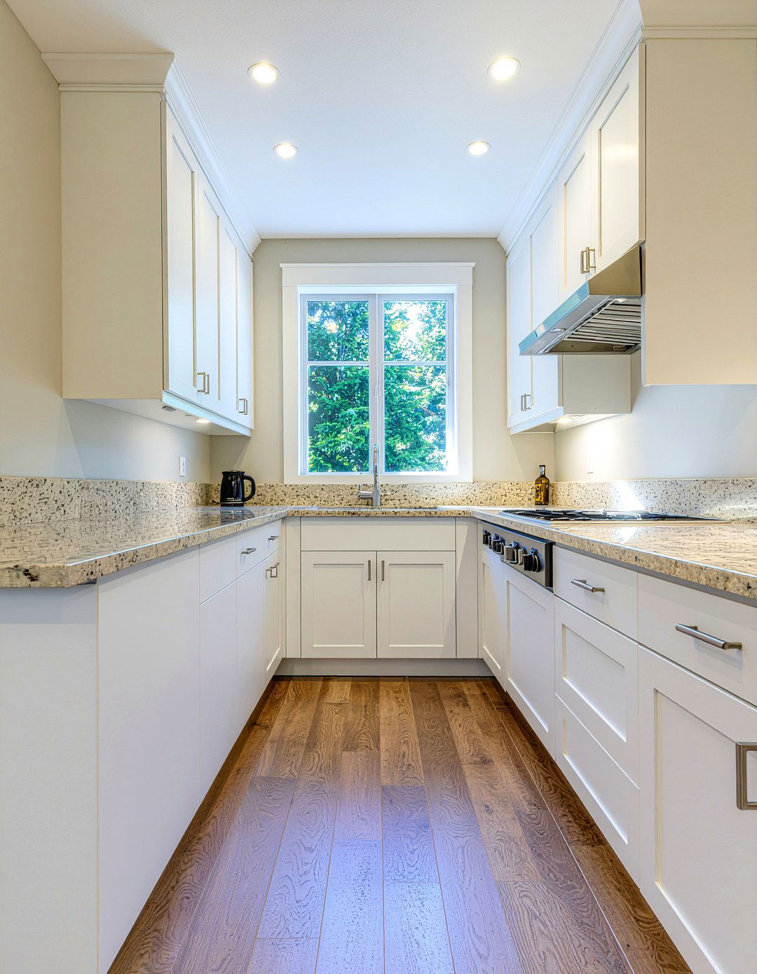 Small Kitchen Granite - 30 granite countertop kitchen ideas