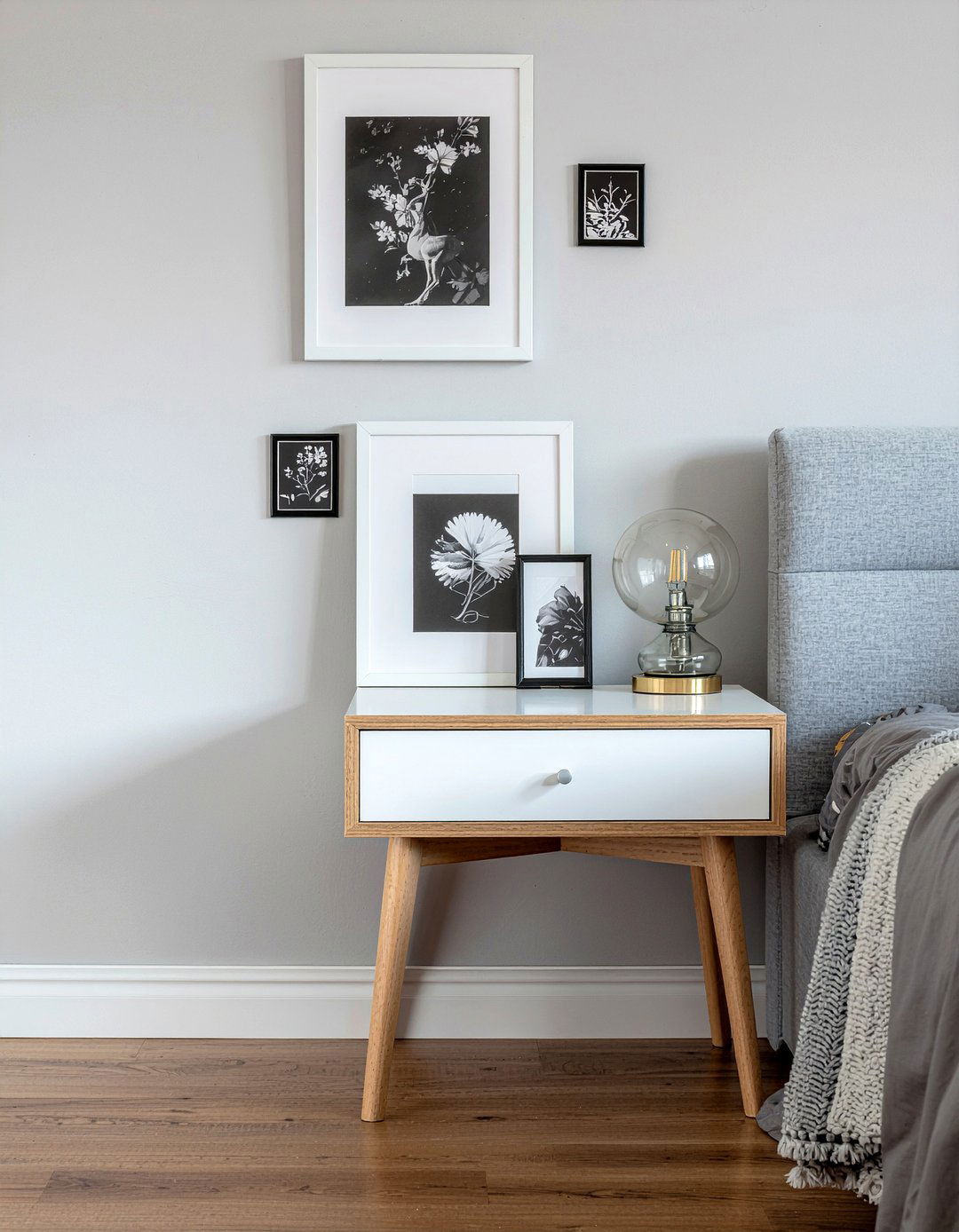 Small Photo Cluster - 30 bedroom family photo ideas