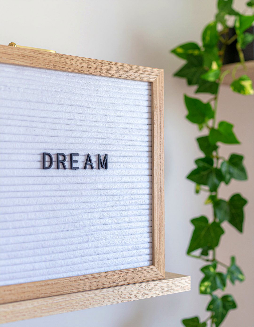 30 Cute Bedroom Letter Boards to Personalize Your Decor