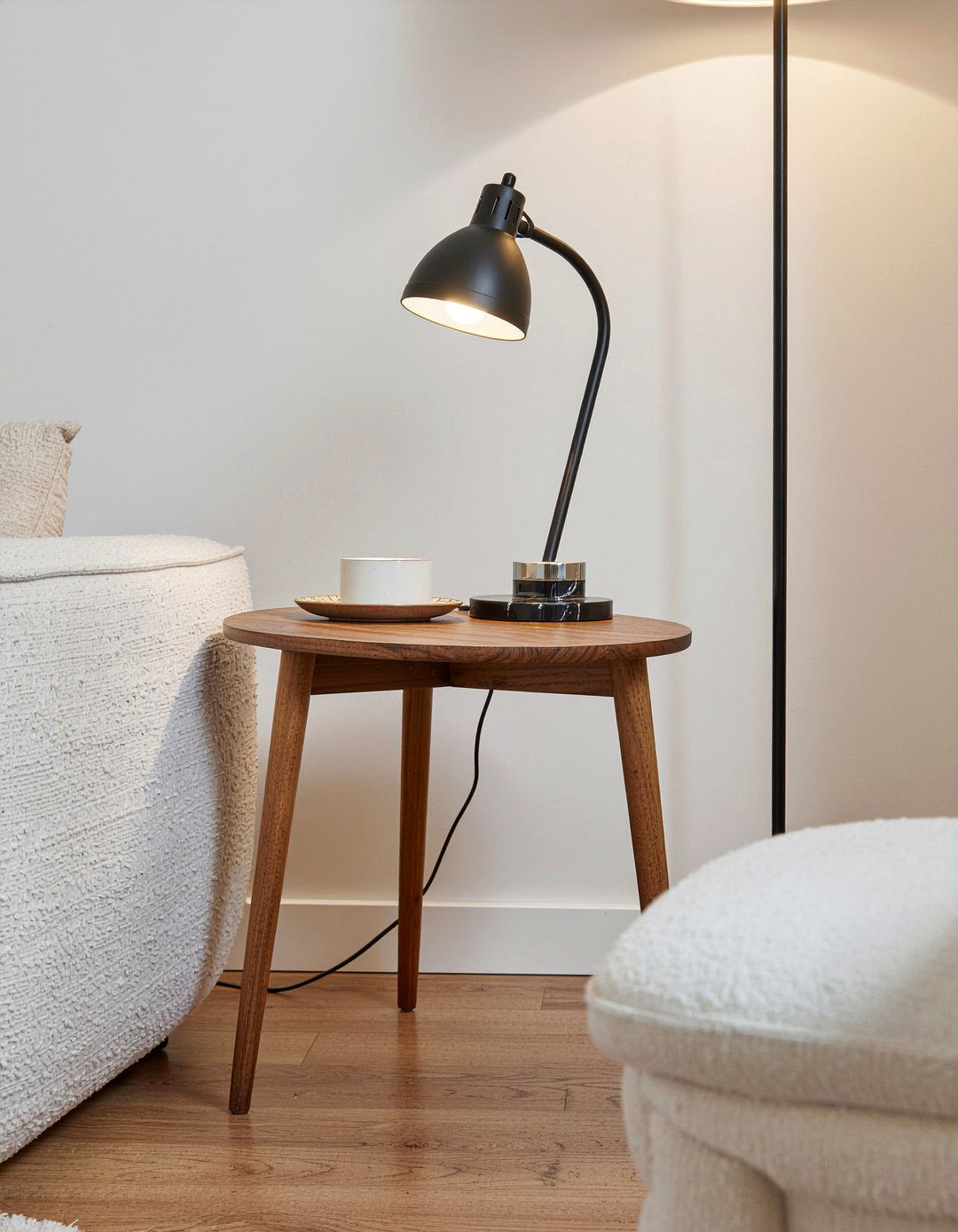 Small Walnut Side Table - 30 bedroom walnut furniture ideas