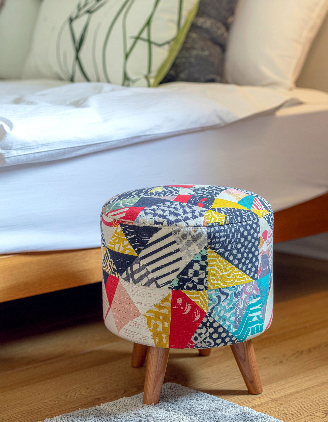 Small accent pouf - 30 bedroom poufs