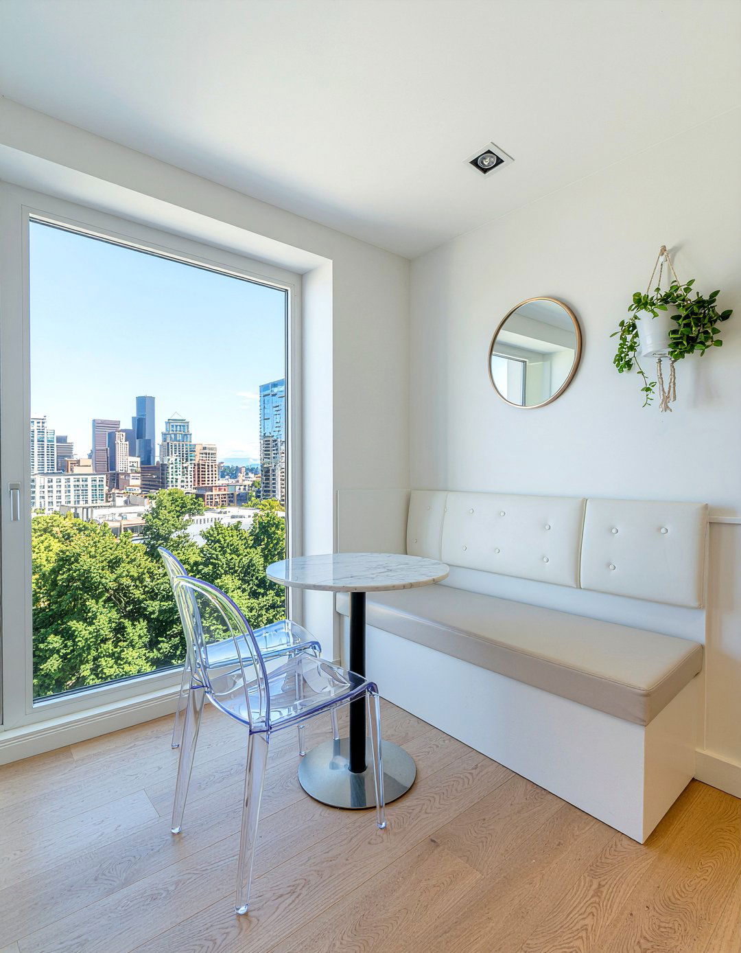 Small apartment dining nook - 30 Seattle dining room ideas