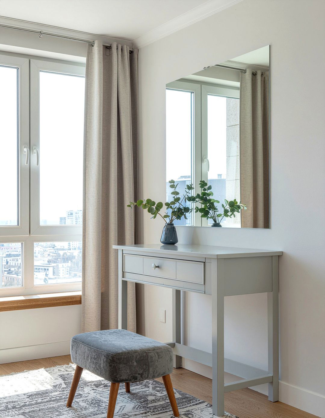 Small bedroom vanity - 30 bedroom floating vanity ideas