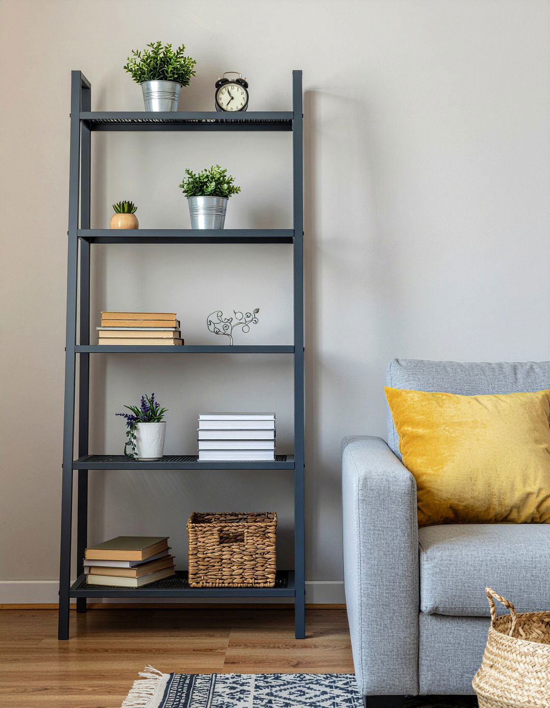 Small living room bookshelf - 30 living room bookshelf styling ideas