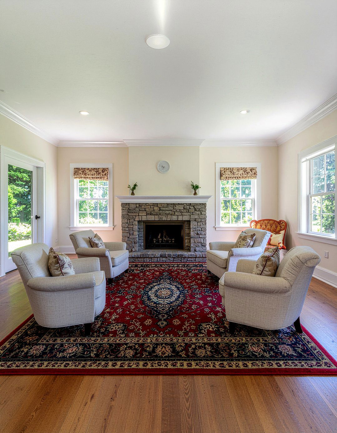 Small living room with fireplace and windows - 30 oddly shaped living room ideas