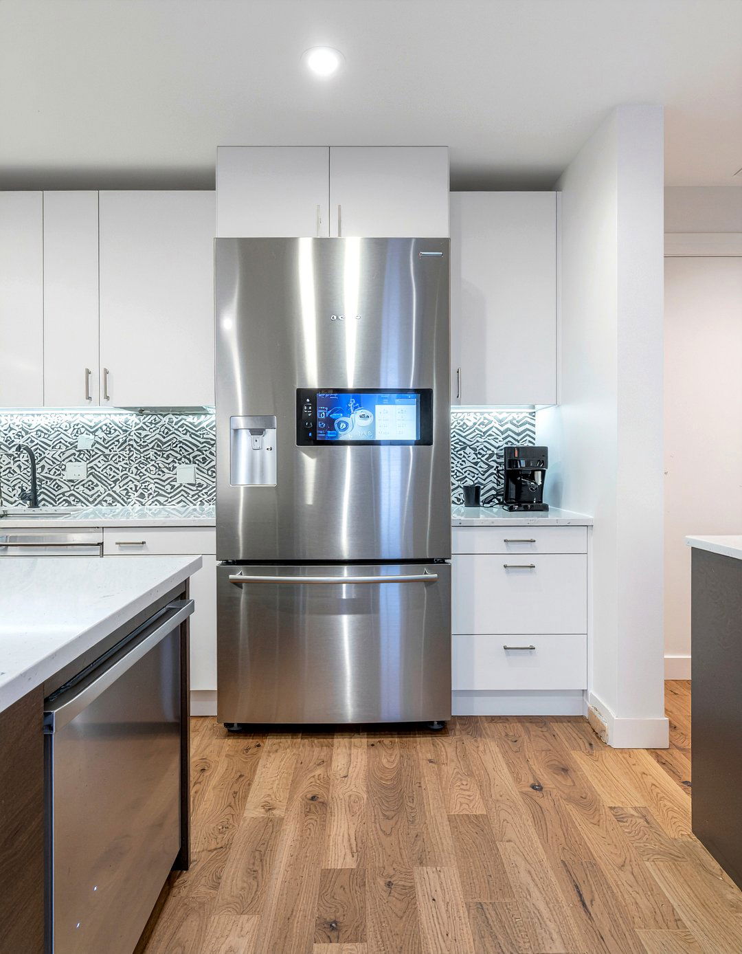 Smart Refrigerator Features - 30 modern kitchen ideas