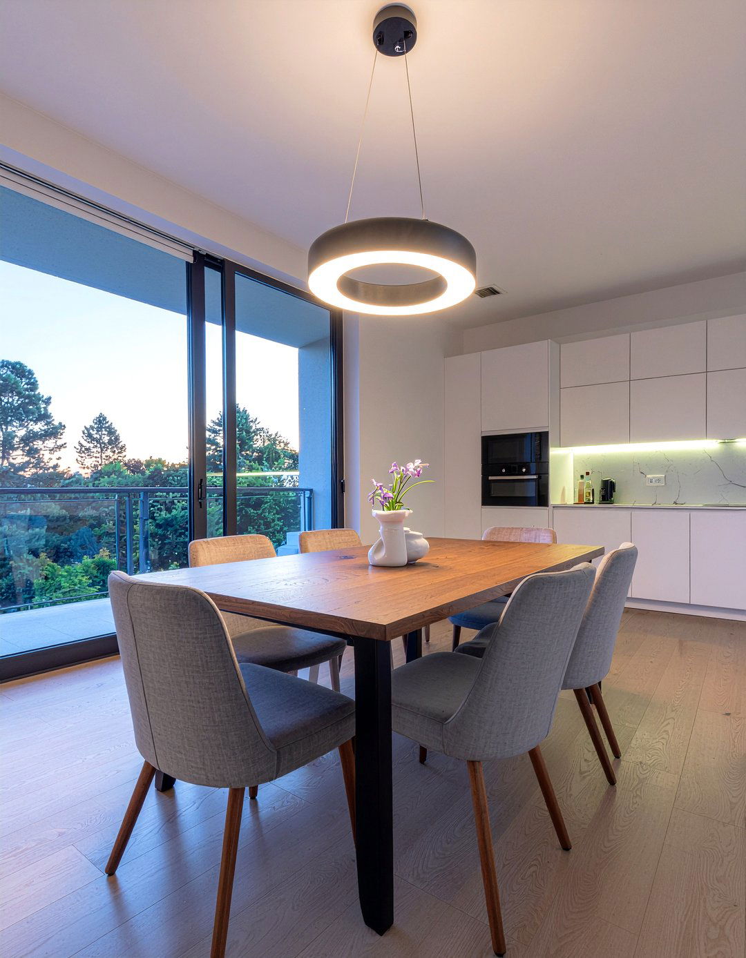 Smart lighting system - 30 family-friendly dining room ideas