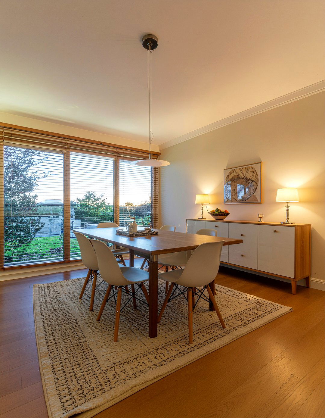 Soft Ambient Lighting - 30 cozy dining room ideas