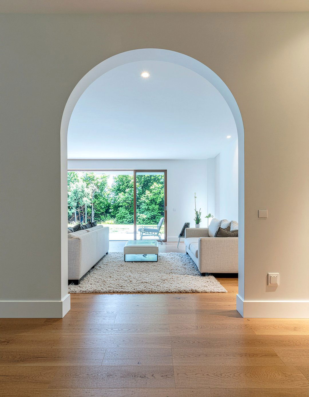 Soft Curve Archway - 30 living room archway ideas