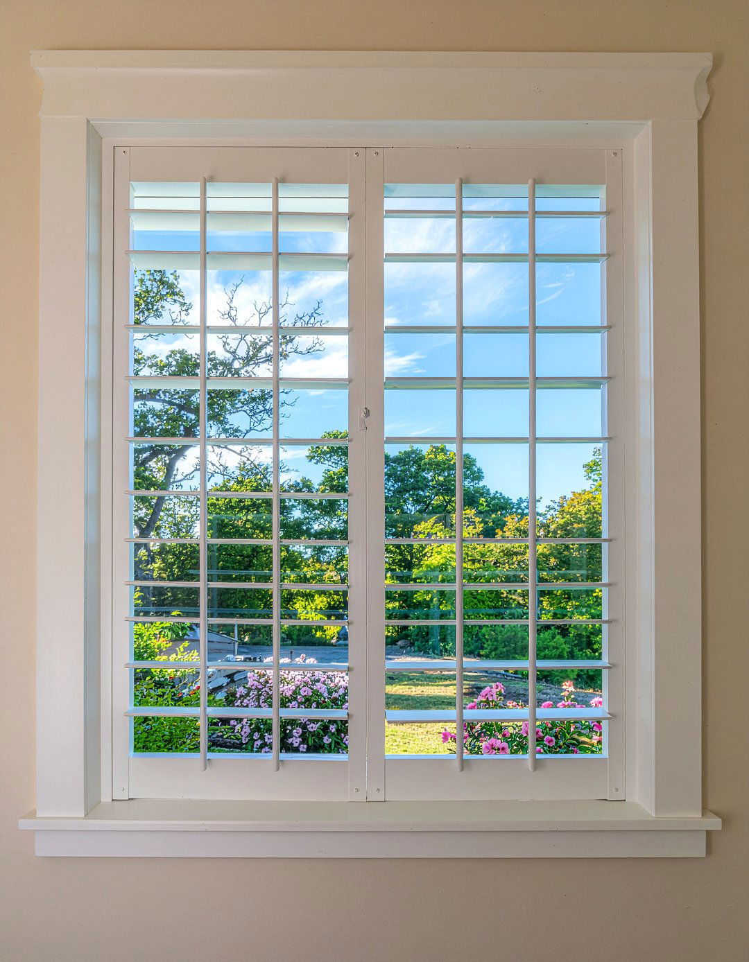 Solid panel shutters - 30 bathroom shutter ideas