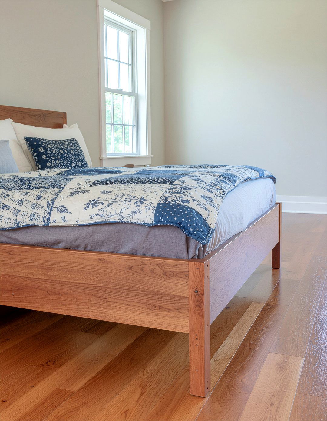 Solid wood daybed - 30 bedroom daybed ideas