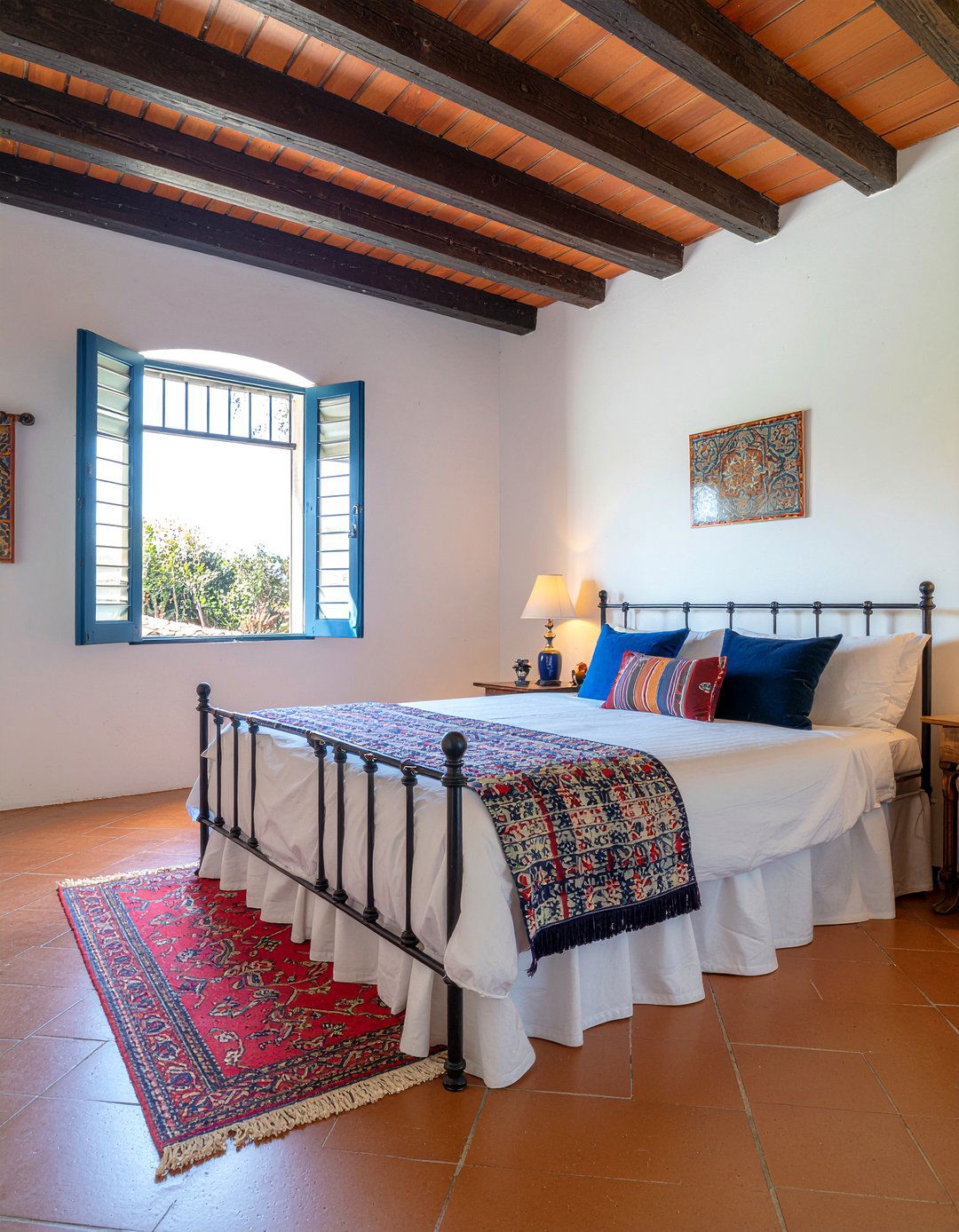 Spanish Colonial Bedroom - 30 historic home bedroom ideas