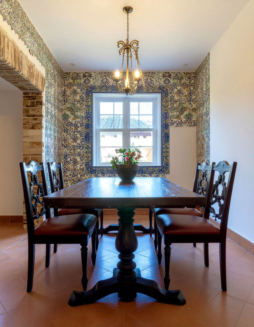 Spanish Revival Decor - 30 Mediterranean dining room ideas