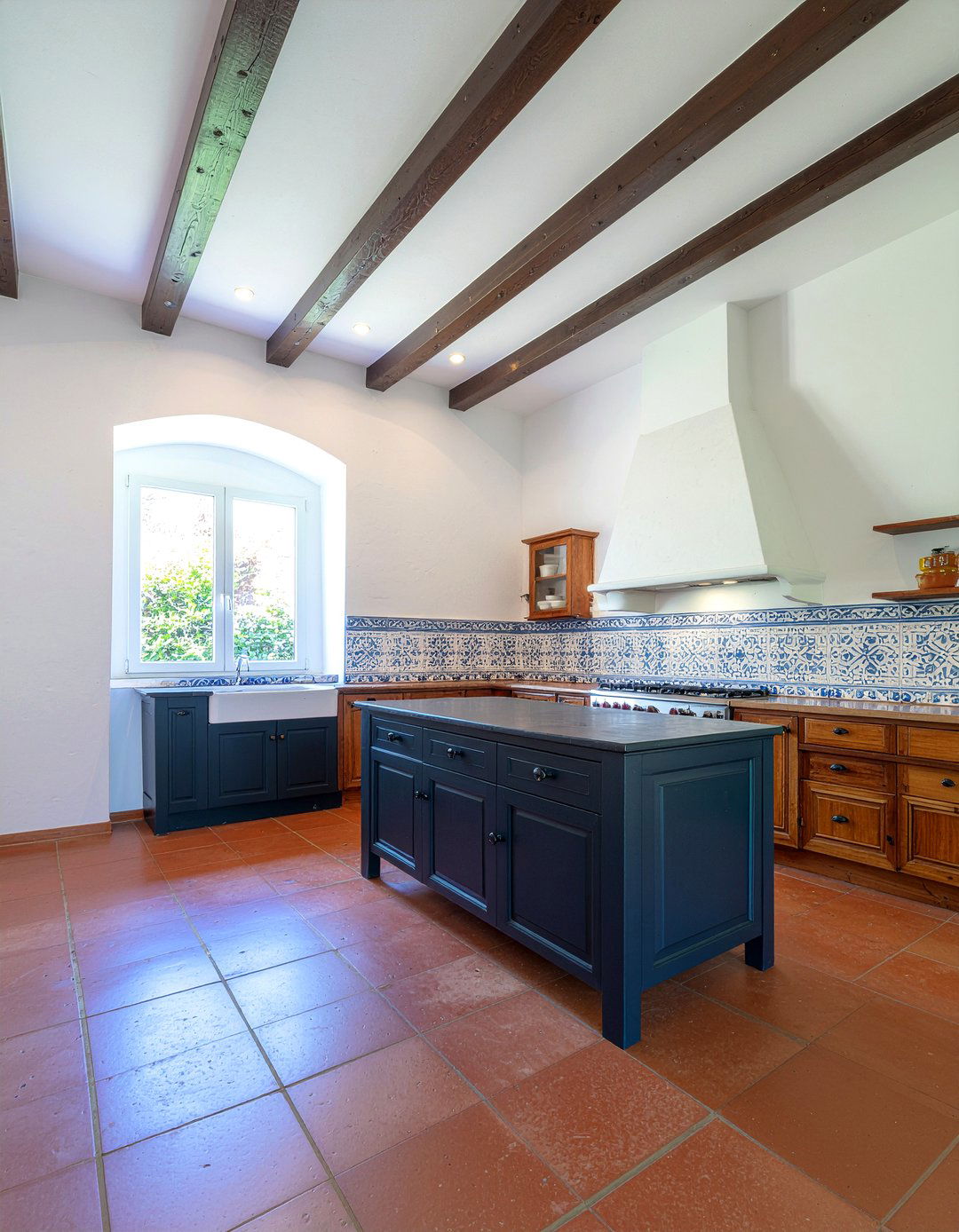 Spanish Rustic Kitchen - 30 European kitchen ideas