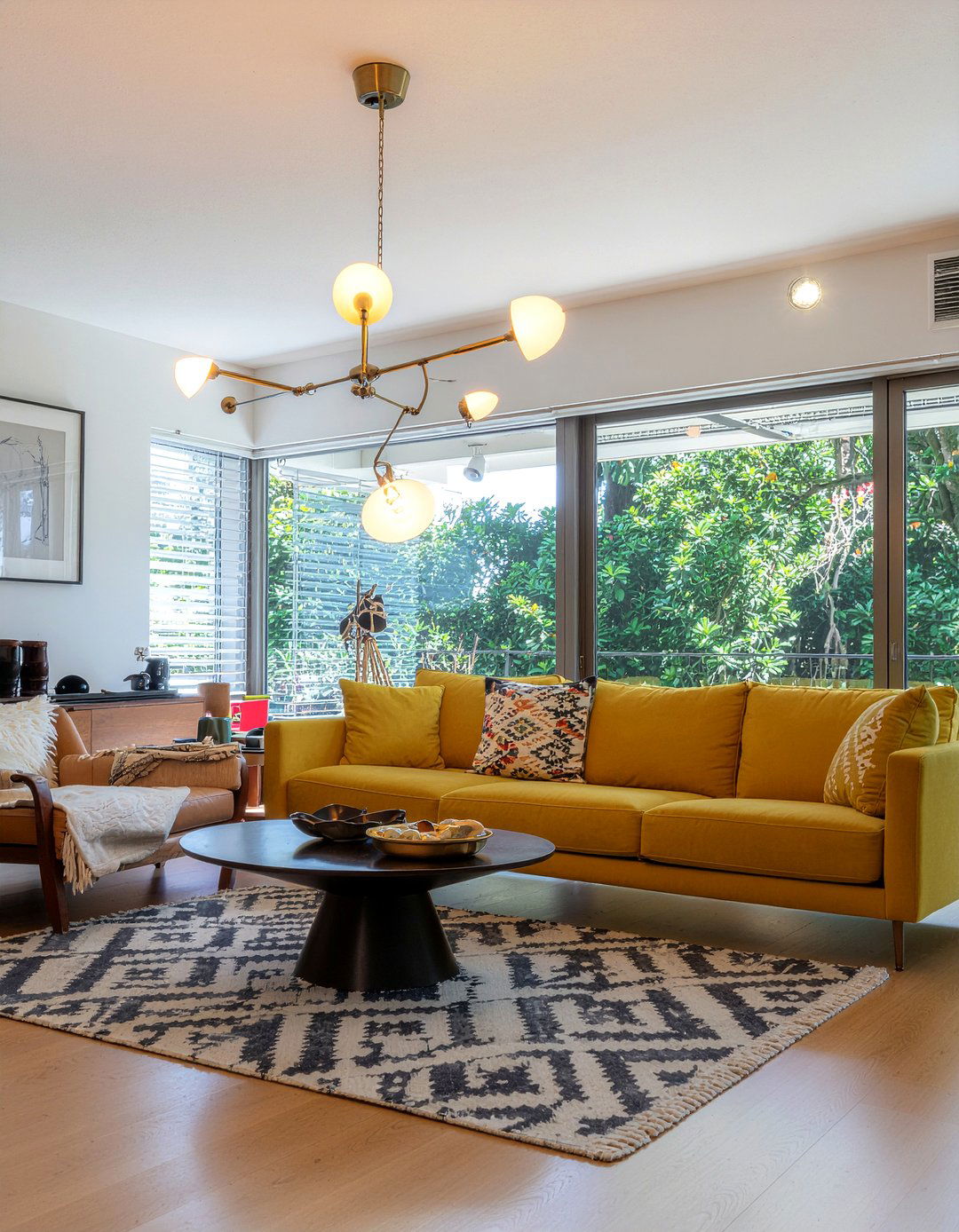 Sputnik Chandelier - 30 retro living room ideas