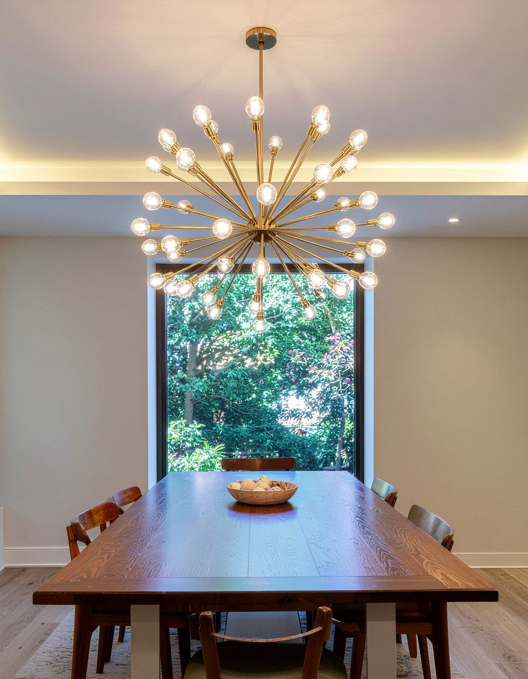 Sputnik Chandelier Lighting - 30 retro dining room ideas