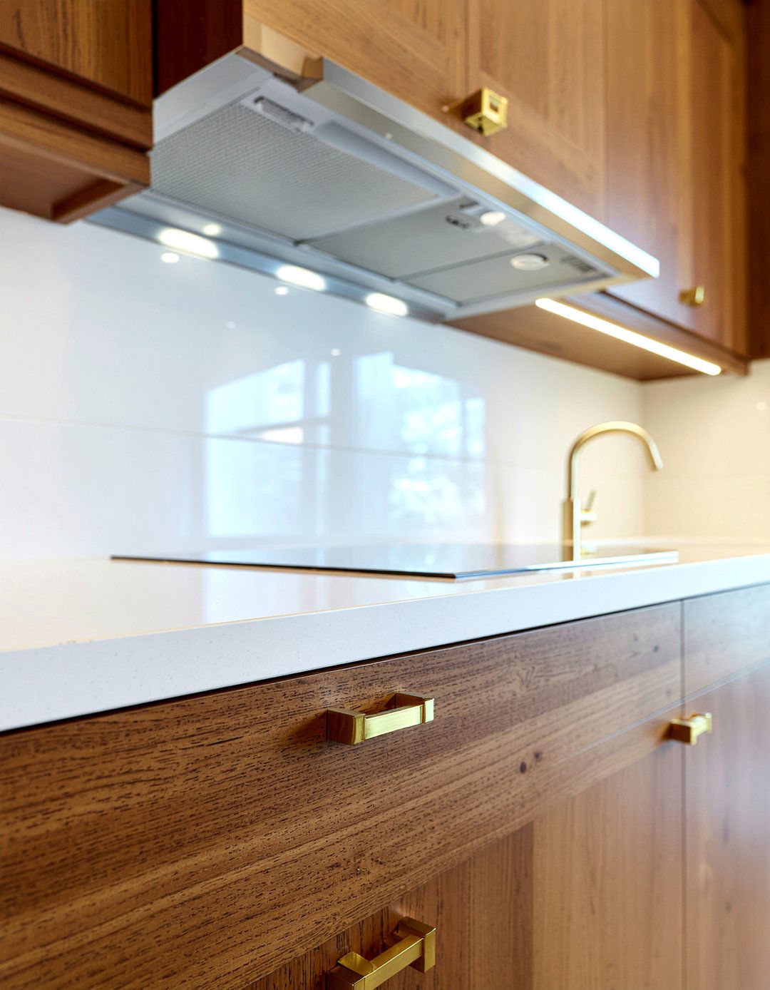 Square gold cabinet knobs - 30 gold kitchen hardware ideas