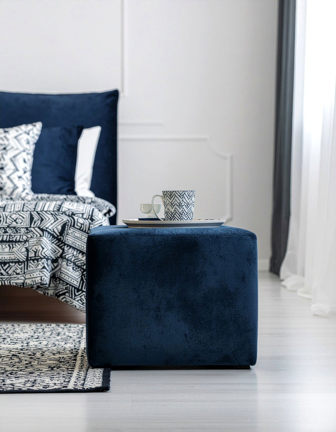 Square ottoman pouf - 30 bedroom poufs