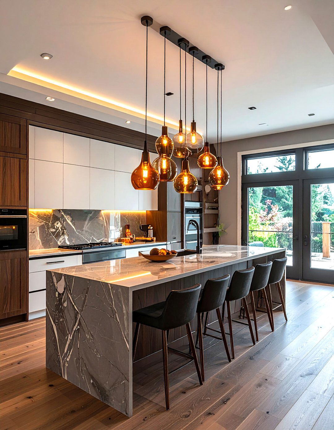 Staggered pendant lighting - 30 cluster pendant kitchen ideas