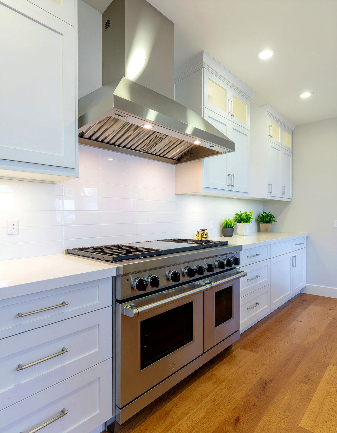 Stainless Steel Appliances - 30 model home kitchen ideas